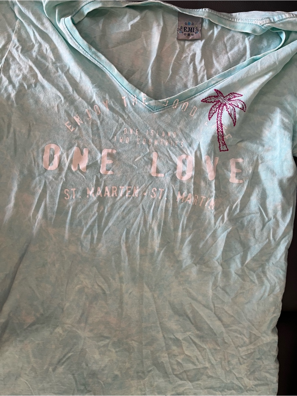 Pre-owned St Maarten’s t-shirt size large
Pit to pit 18